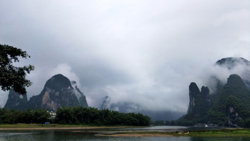 烟雨蒙蒙游漓江山水