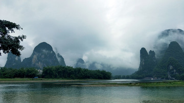 烟雨蒙蒙游漓江山水