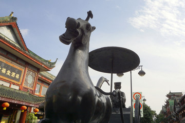 城市雕塑 仿汉代铜马车