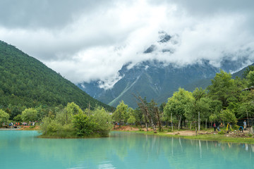 蓝月湖