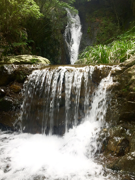 瀑布山泉