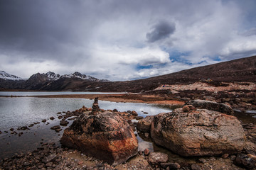 雪山湖泊