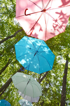彩色伞装饰背景
