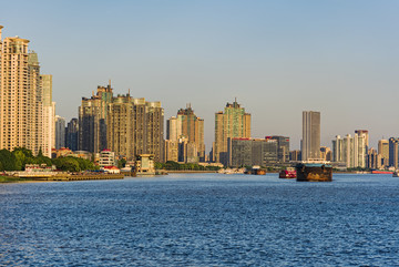 上海黄浦江 蓝色浦江水