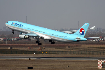 大韩航空 空客A330飞机起飞