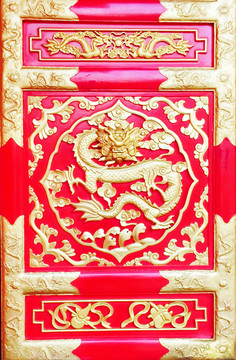 中式隔扇门立雕龙纹装饰