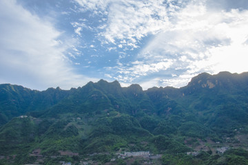 山岭 高山