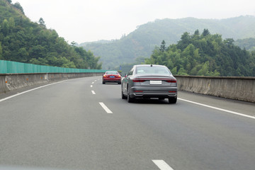 高速公路上的車(chē)