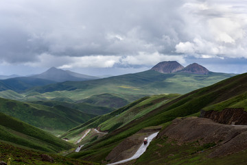 阿坝高原风光 盘山公路