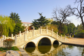中式古桥
