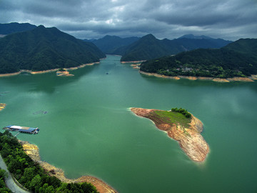 丽水云和县仙宫湖小岛航拍