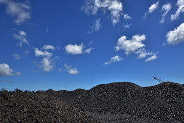 煤矿蓝天背景