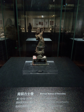 唐代青铜菩萨像