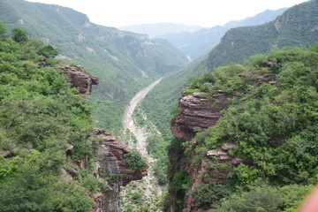 红石峡峡谷奇观