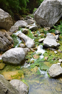 细水长流清泉石上流