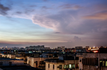 城市黄昏天空