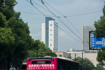 天目山路 车流 拥挤的车流 杭