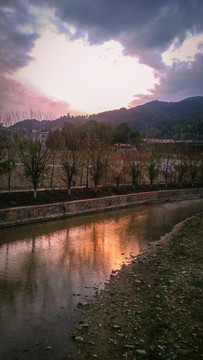 夕阳 小河