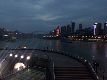 朝天门码头暮色夜景