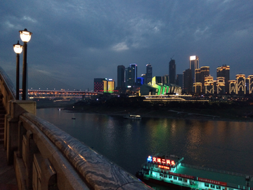 朝天门码头暮色夜景