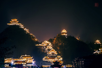 蚩尤九黎城大门夜景