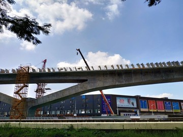 地铁建设 高空作业 吊车吊塔