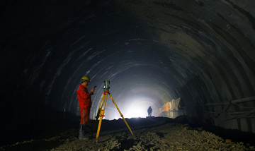 高速公路隧道施工