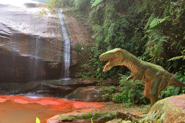赤水红石野谷迎宾瀑 恐龙雕塑
