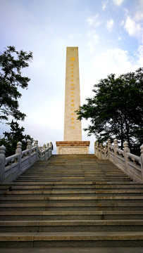 陕甘边革命根据地英雄纪念碑