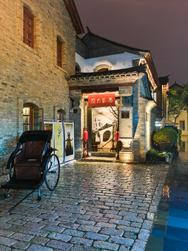 昆明老街雨夜景观马家大院