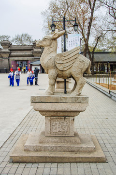 古代神兽天鹿左侧全景雕塑