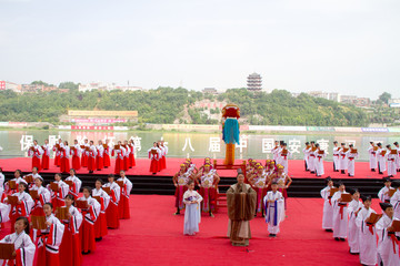 请龙祭龙 安康汉江龙舟节