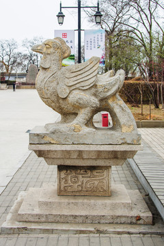 古代神鸟三足鸟左侧全景雕塑
