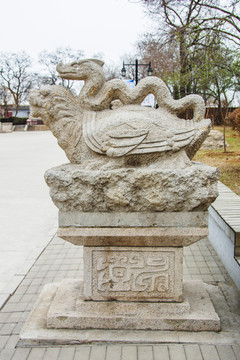 古代神兽玄武左侧全景雕塑
