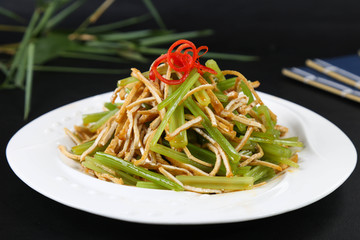 土芹豆腐絲