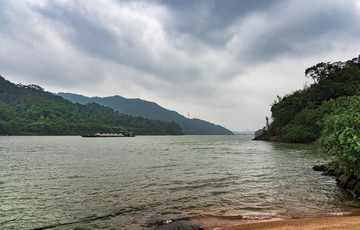 飞来峡风光