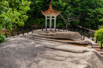 池塘岩石亭背景09