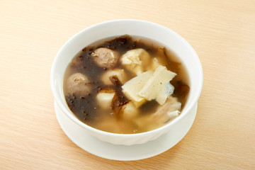 鱼丸 肉丸 水饺 汤