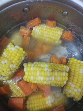 玉米骨头汤