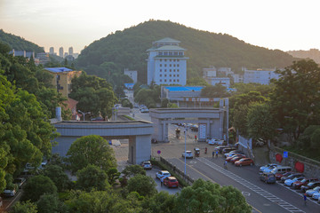 湖南省委党校大门外景