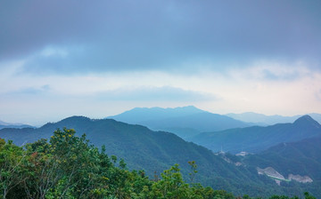 鹅凰嶂 起伏的山峦 山峦