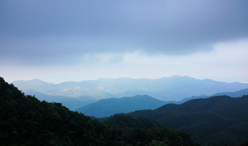 鹅凰嶂 起伏的山峦 山峦