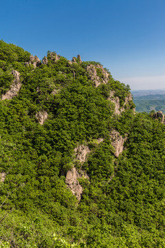 辽宁丹东五龙山高山悬崖峭壁风光