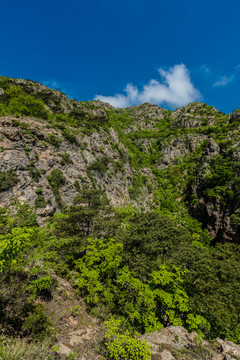 辽宁丹东五龙山高山悬崖峭壁风光