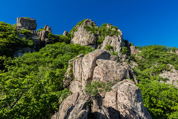 辽宁丹东五龙山高山悬崖峭壁风光