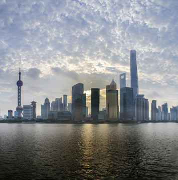 全景风雨上海外滩景