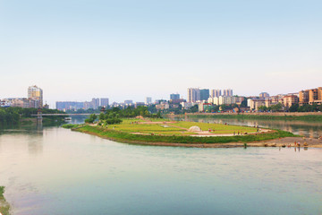 沿江江景