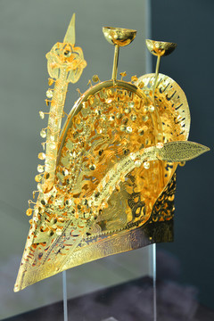 百济时期韩国国宝 金制冠