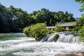 山溪河流