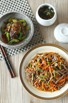 胡萝卜炒牛肉丝拌饭酱鲮鱼炒芥菜